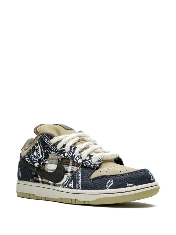 Nike SB Dunk Friends and Family - Image 2