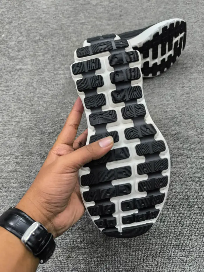 Alo Yoga Runner [1:1] - Image 2