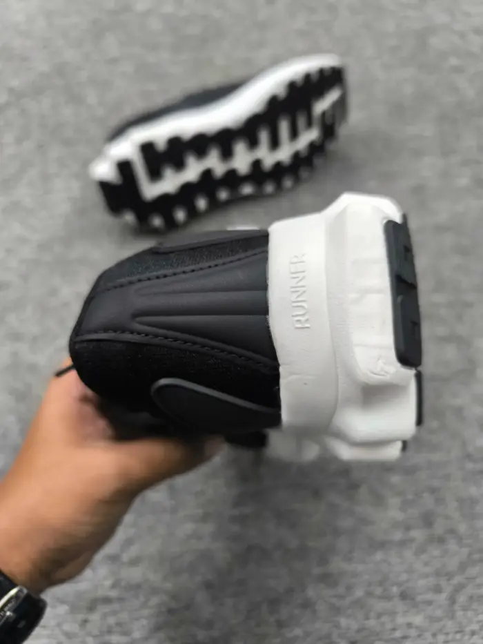 Alo Yoga Runner [1:1] - Image 4