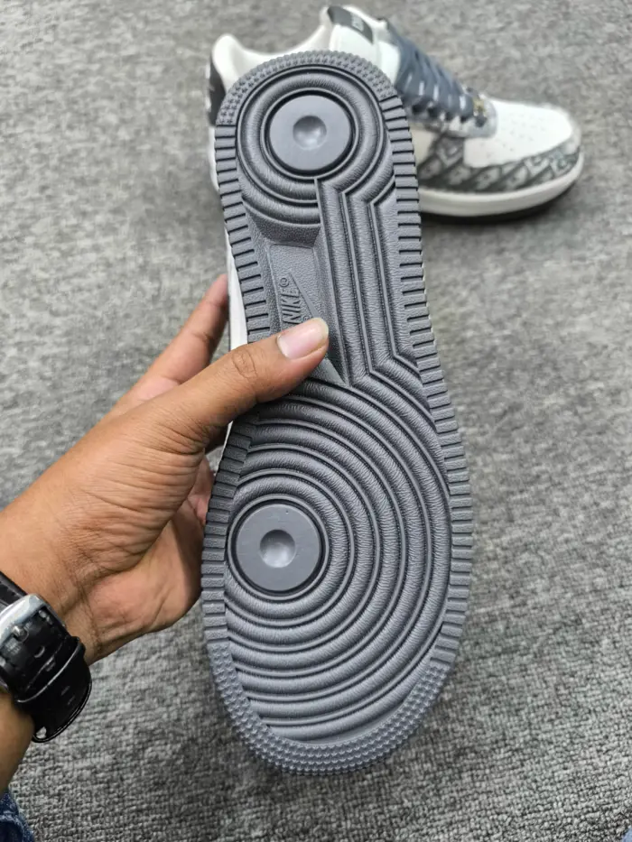 Nike Air Force 1 [OEM] - Image 2