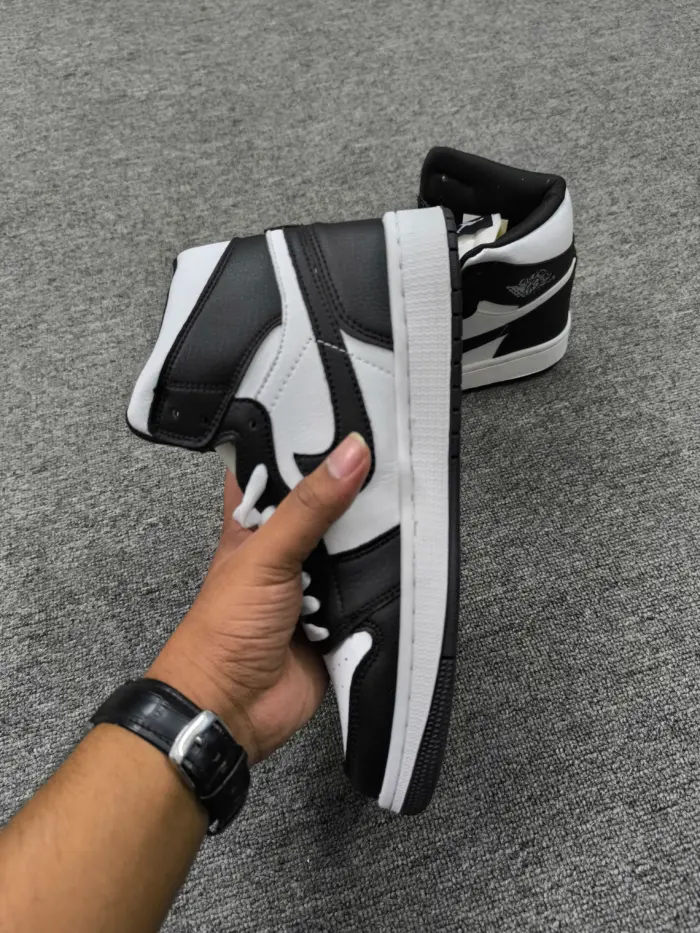 Nike Air Jordan 1 Retro High OG [OEM] - Image 4