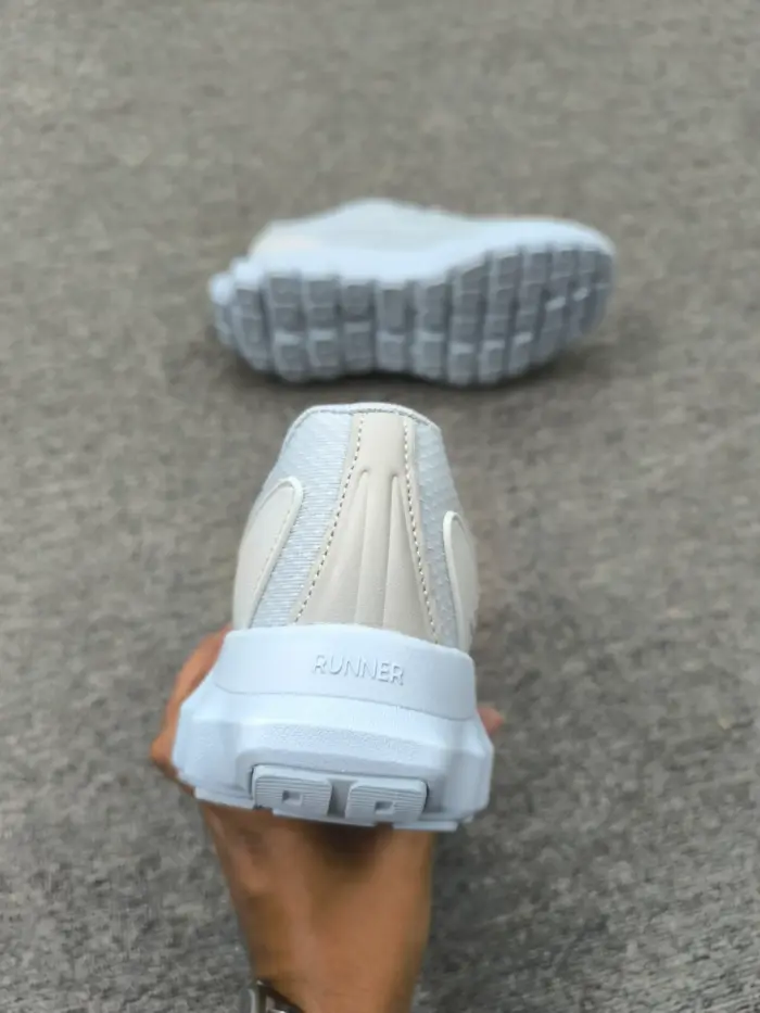 Alo Yoga Runner [1:1] - Image 2