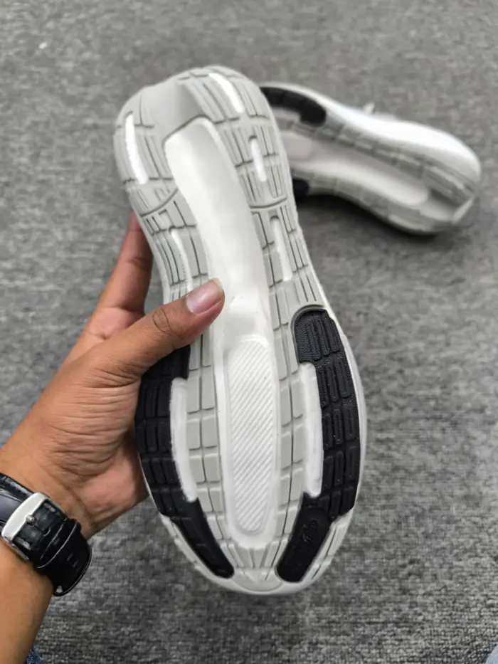 Adidas Ultraboost Light [1:1] - Image 4