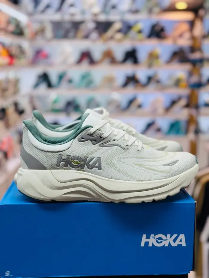 Hoka Arahi 8 [1:1] - Image 2