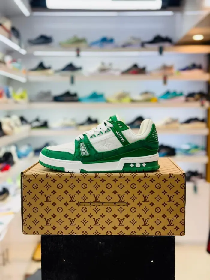 Louis Vuitton Sneaker Green [1:1] - Image 2