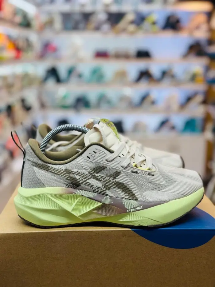 Asics Novablast 5 [1:1] - Image 2