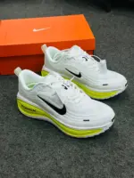 Nike Vomero Plus